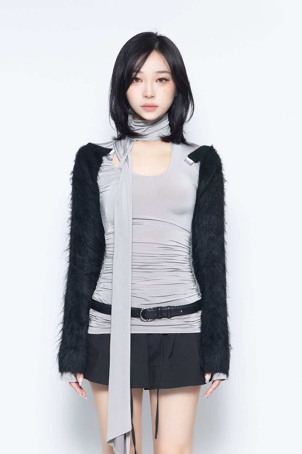 THEREDTHREAD / ザレッドスレッド】S fuzzy tops cropped