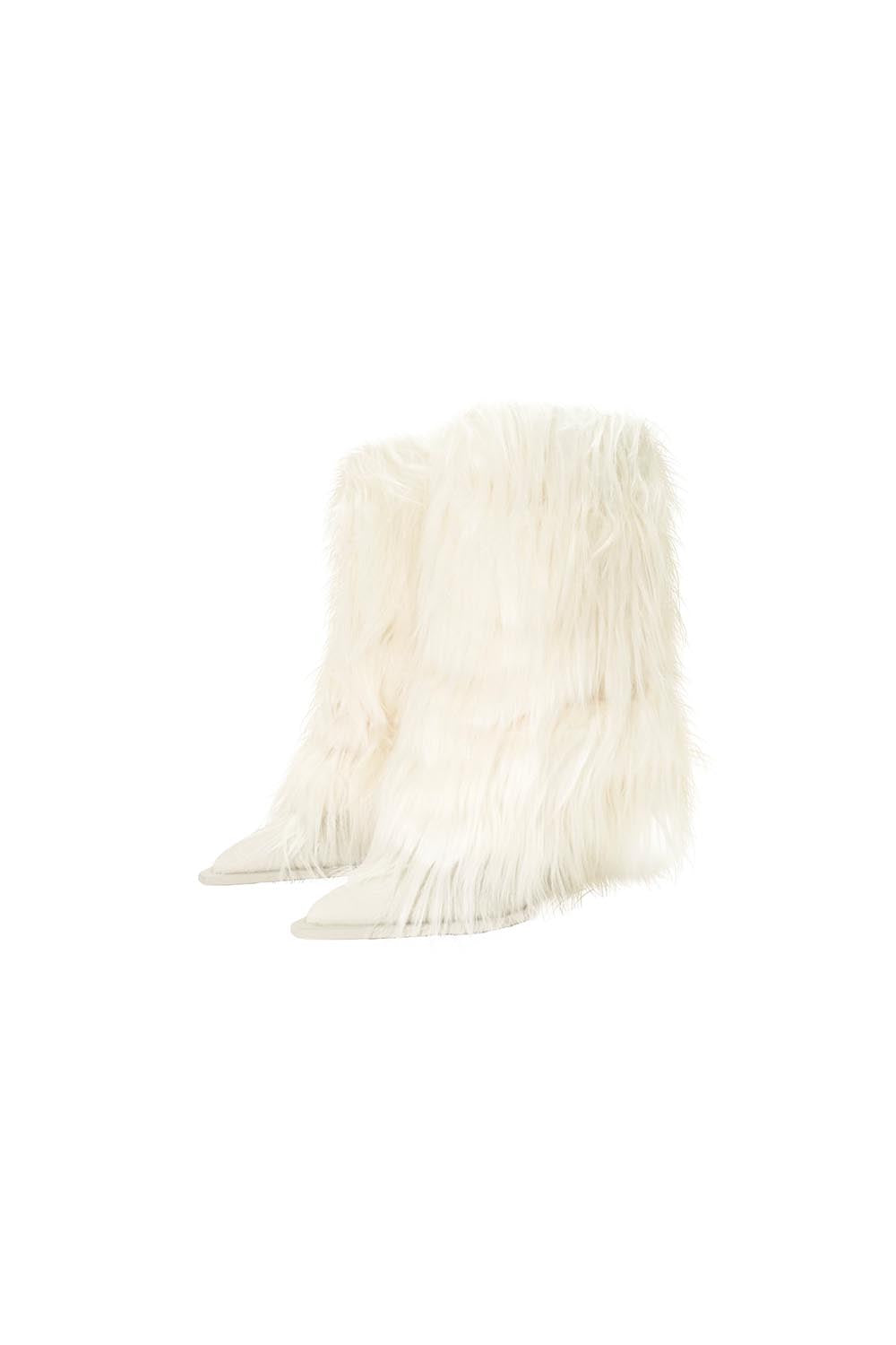 S pointed feathery boots