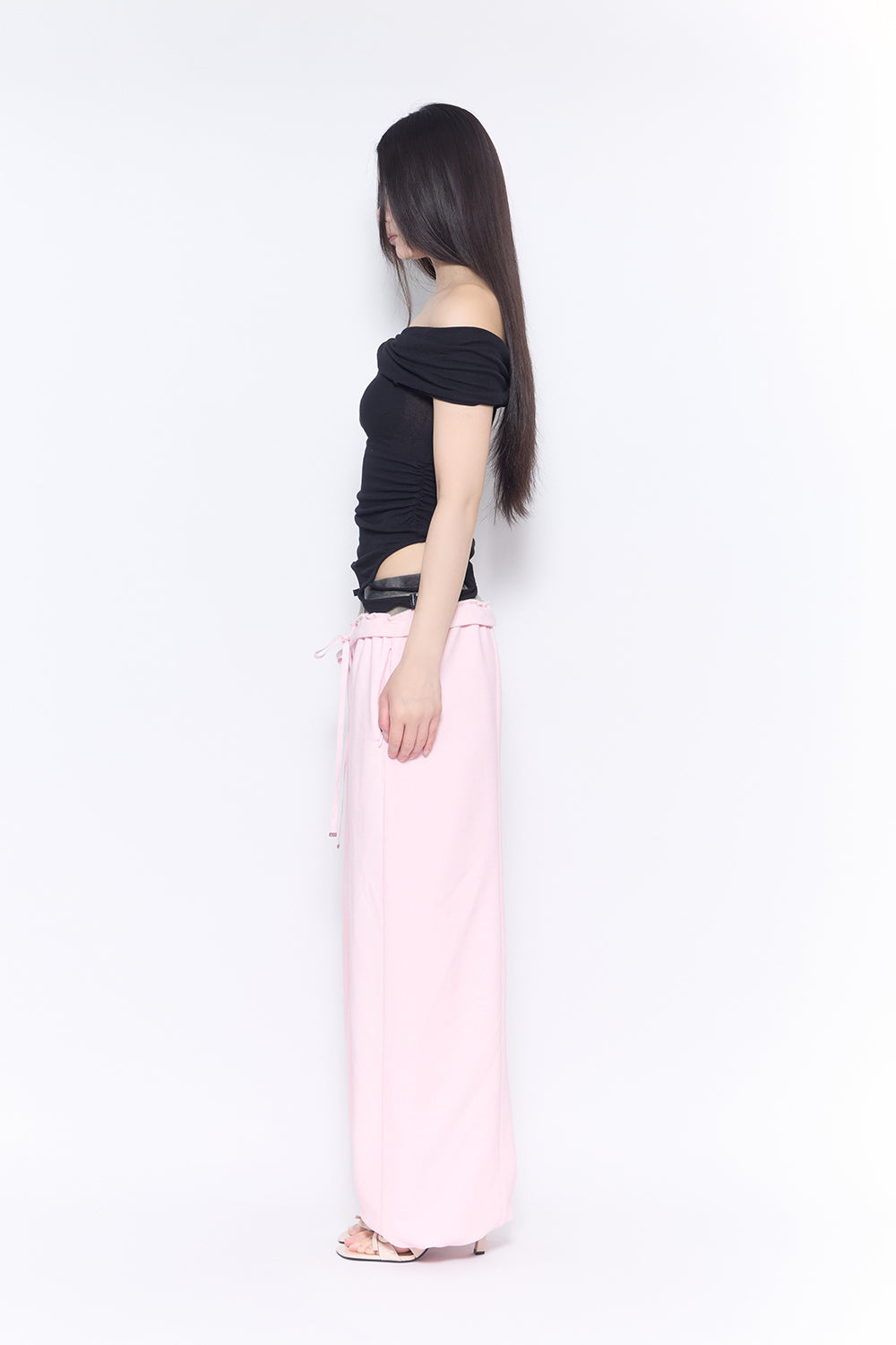 loose frame pants