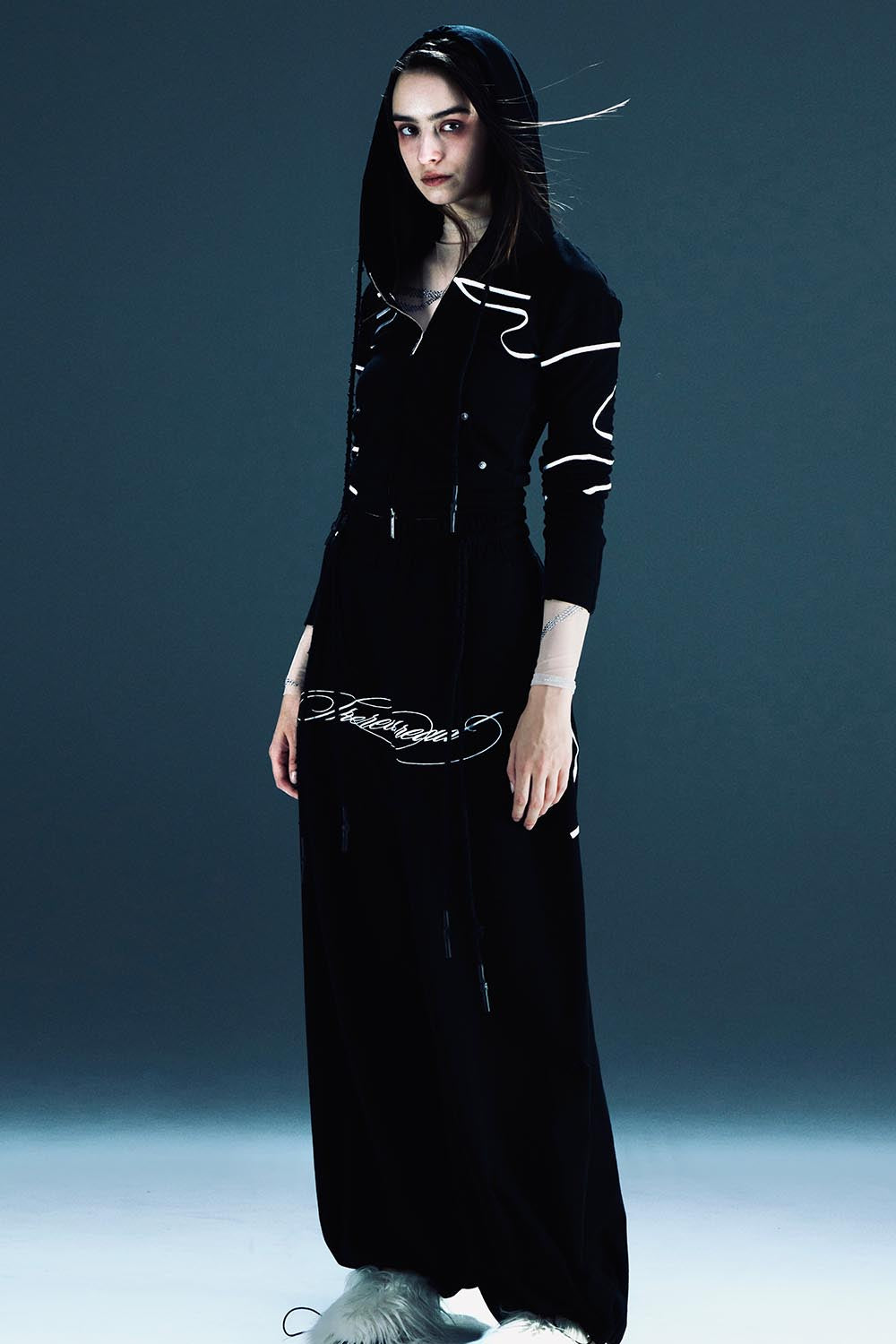 THEREDTHREAD / ザレッドスレッド】S embroidery ribbon hoodie