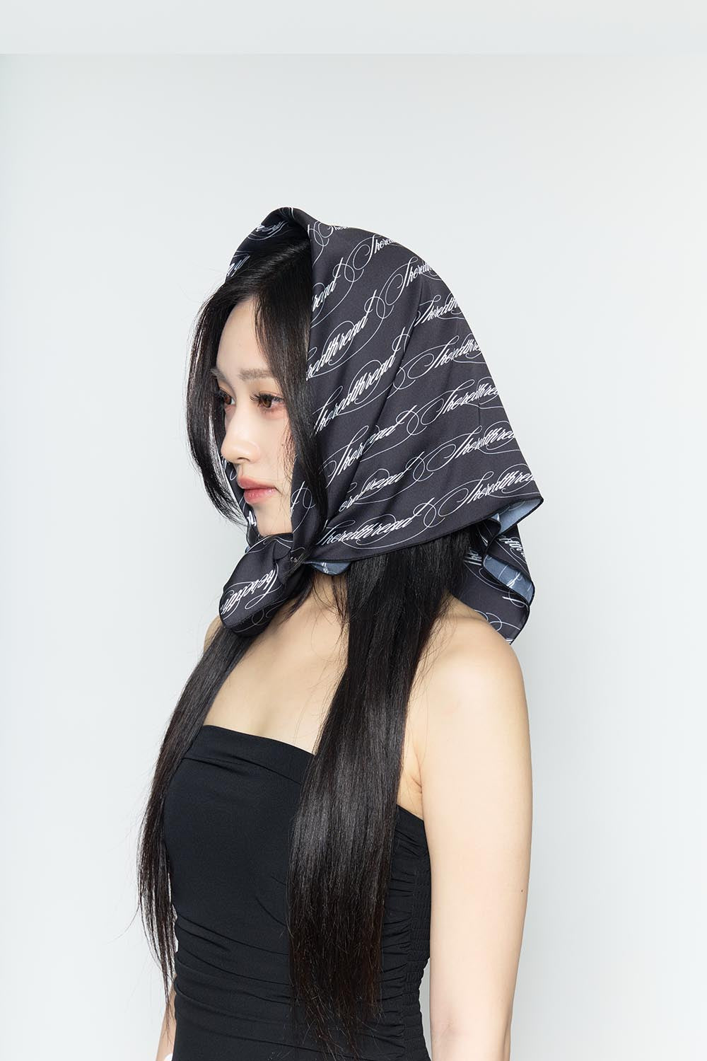 S signature script scarf