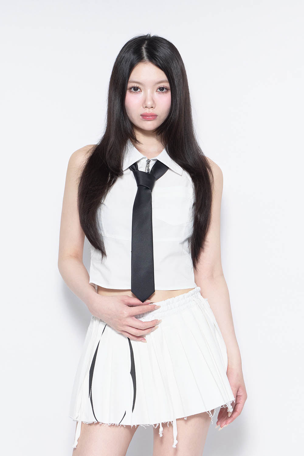S tie shirt cropped