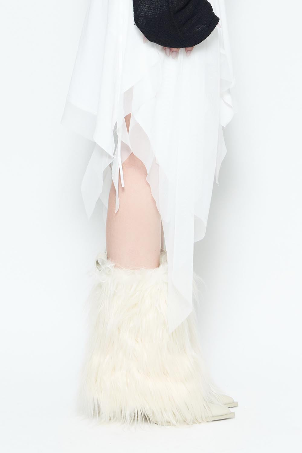 S pointed feathery boots