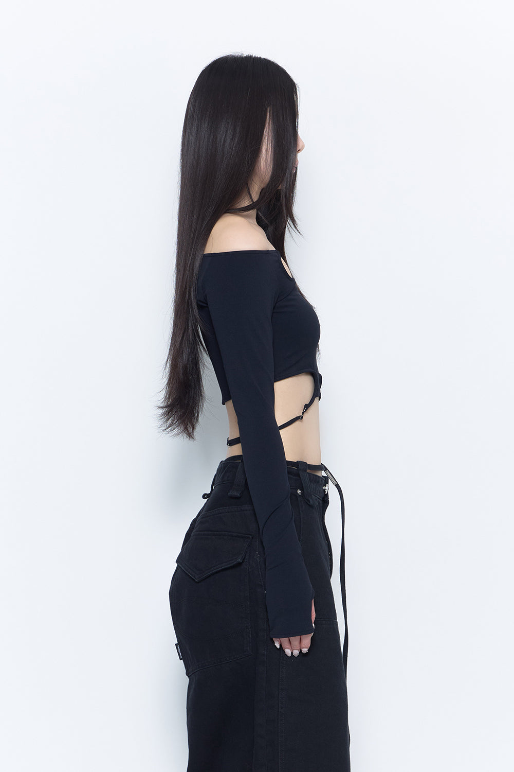 THEREDTHREAD / ザレッドスレッド】cutout tops cropped