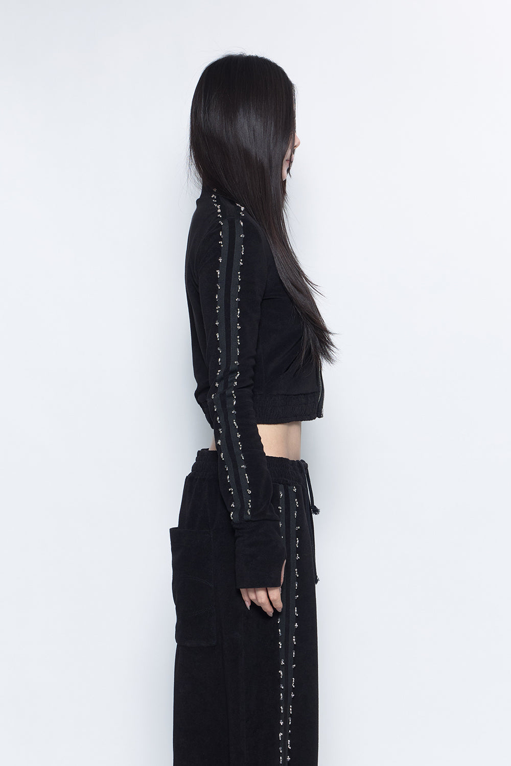 OUTER – THEREDTHREAD