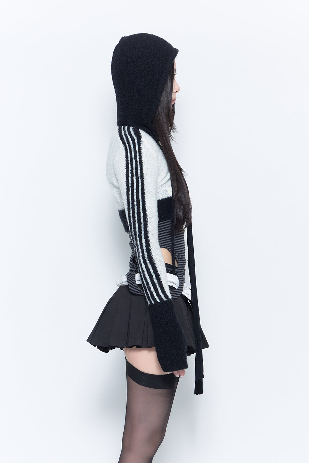 THEREDTHREAD / ザレッドスレッド】contrast zip knit hoodie
