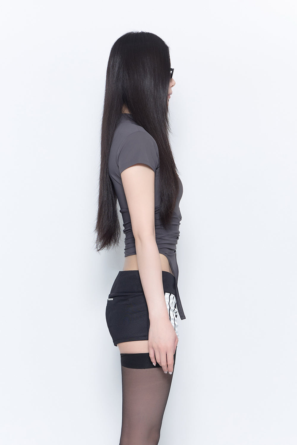 THEREDTHREAD / ザレッドスレッド】zip asymmetric tops