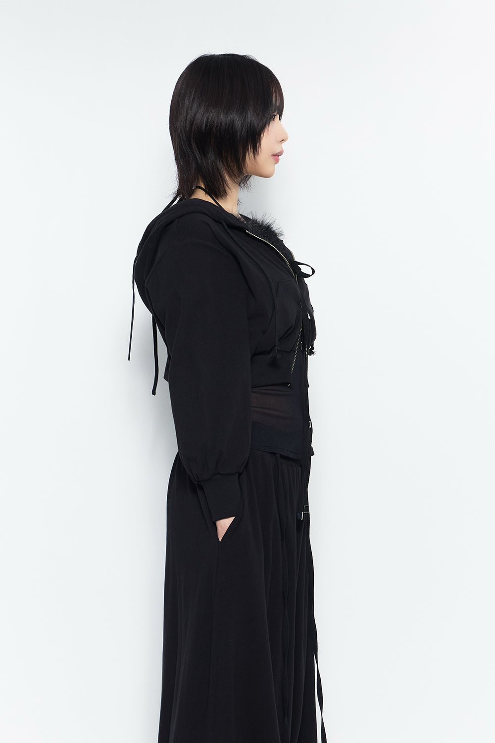 THEREDTHREAD / ザレッドスレッド】emblem cropped hoodie