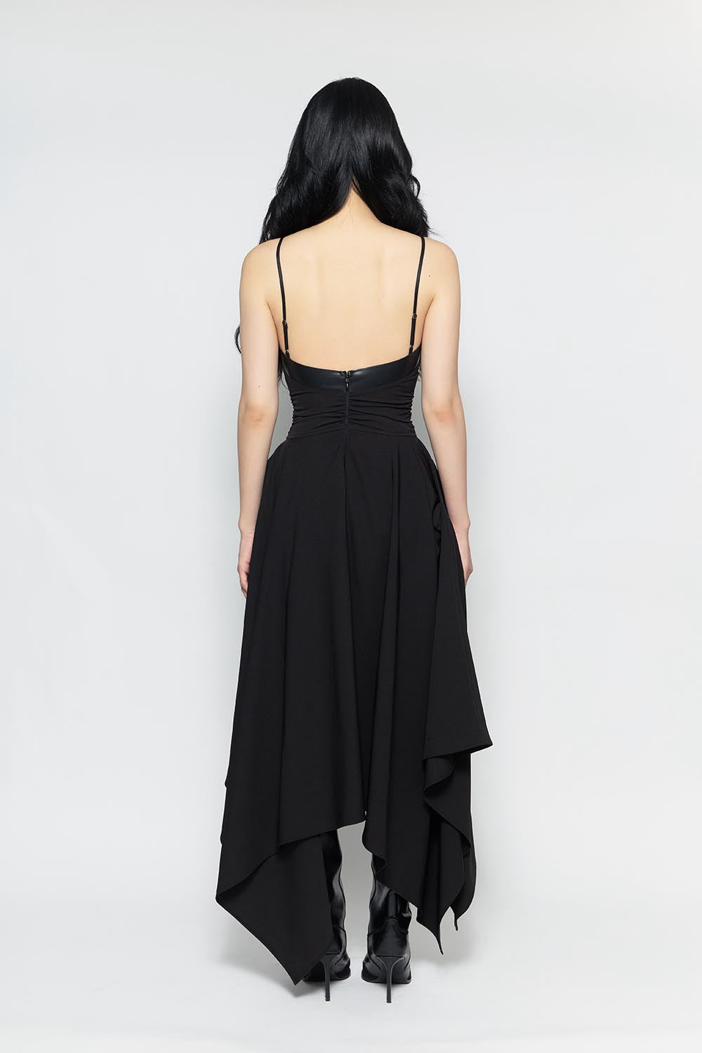 THEREDTHREAD / ザレッドスレッド】S asymmetry flow dress