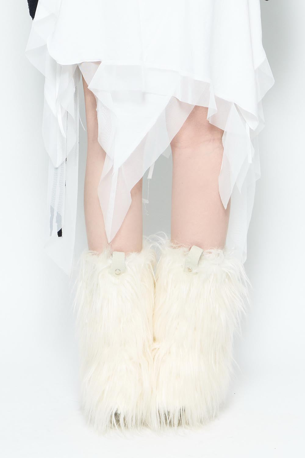 S pointed feathery boots