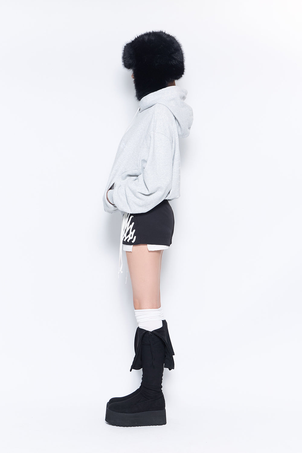 THEREDTHREAD / ザレッドスレッド】S lace up shorts