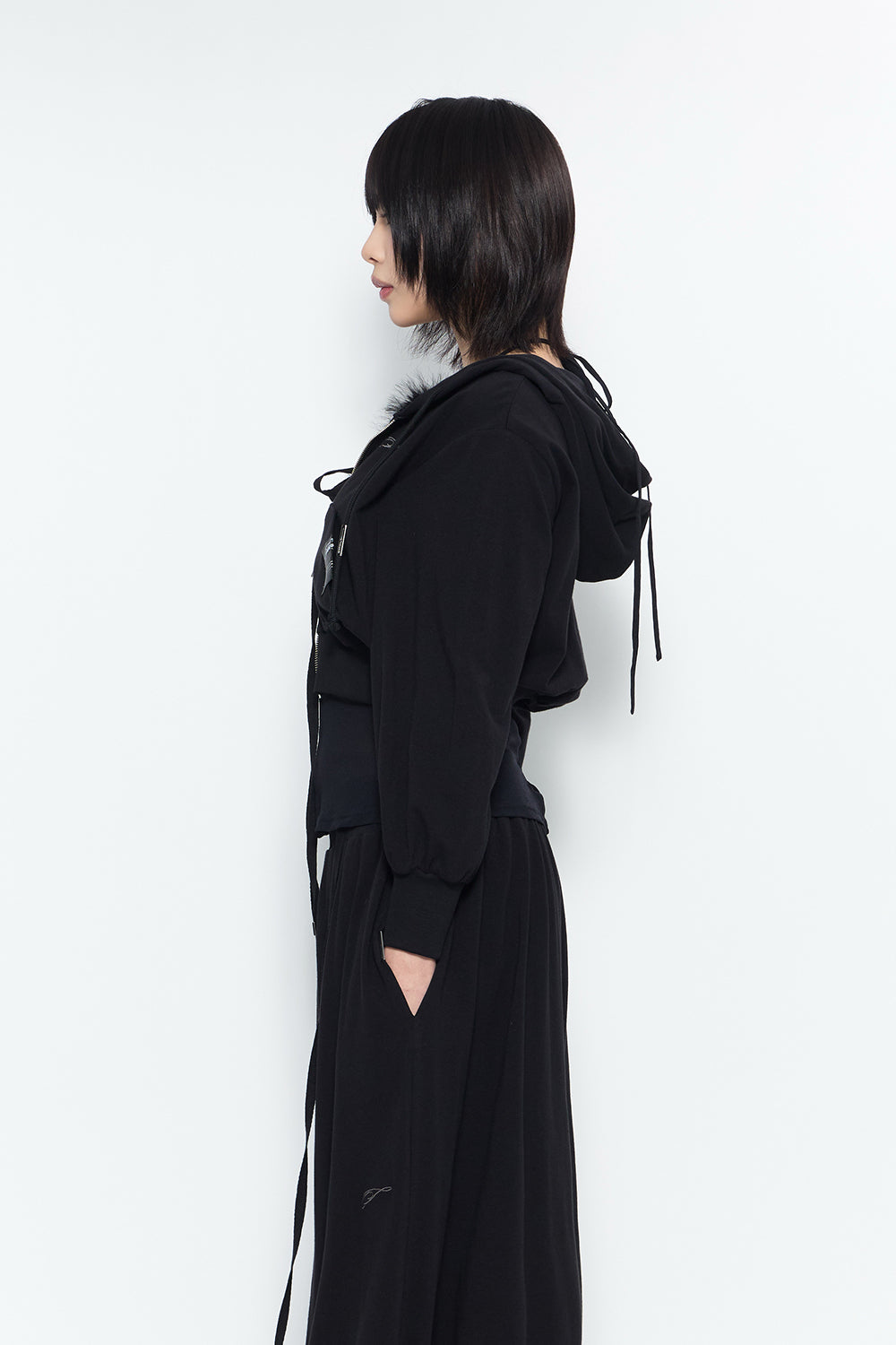 emblem cropped hoodie