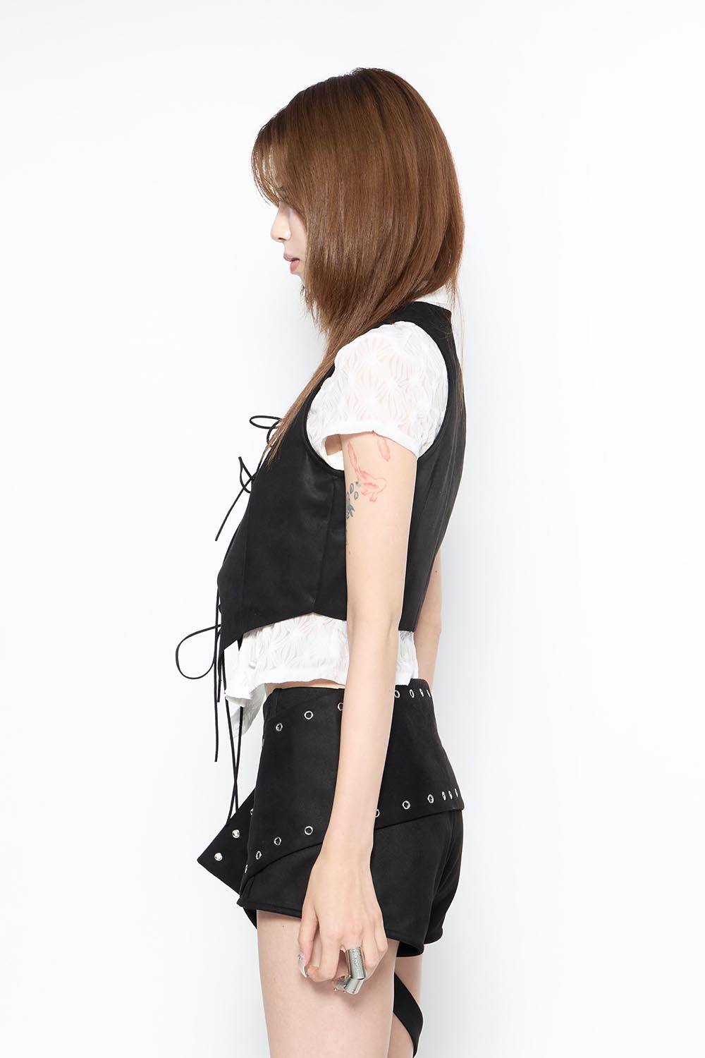 THEREDTHREAD / ザレッドスレッド】S cow lace up vest