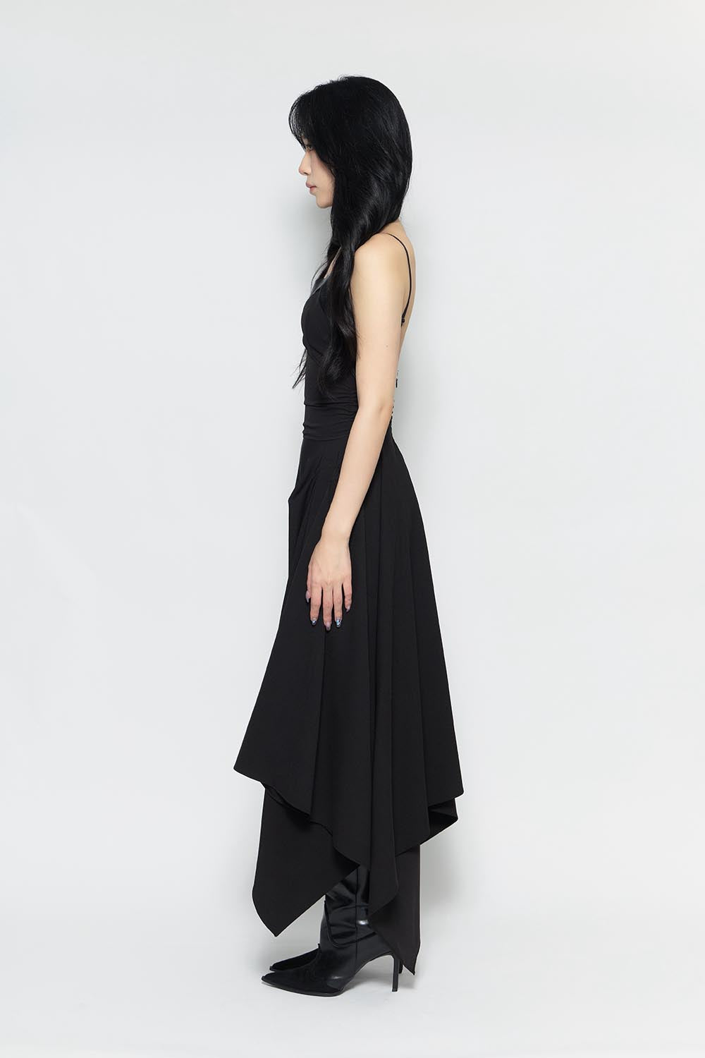 THEREDTHREAD / ザレッドスレッド】S asymmetry flow dress