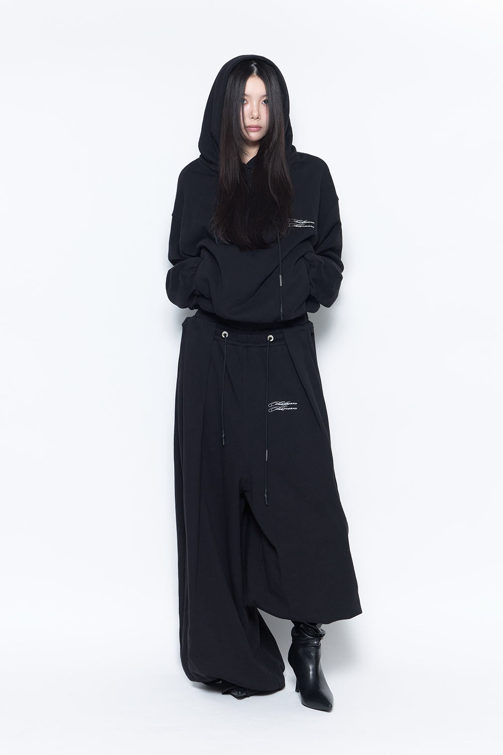 S tucked sweat pants heart