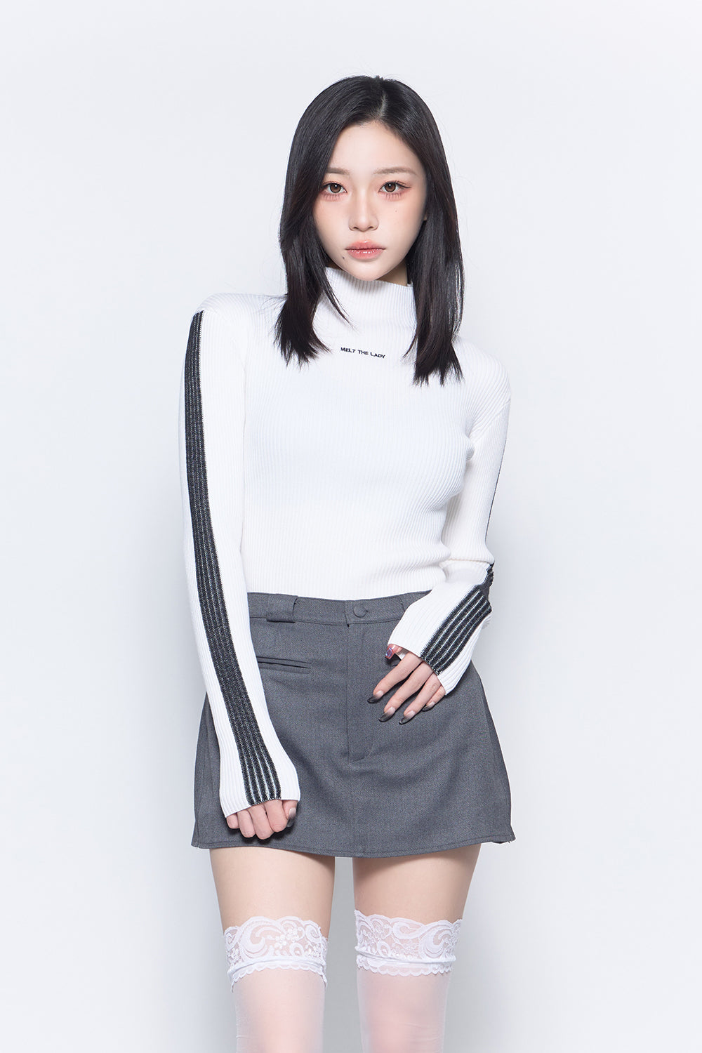 line logo knit