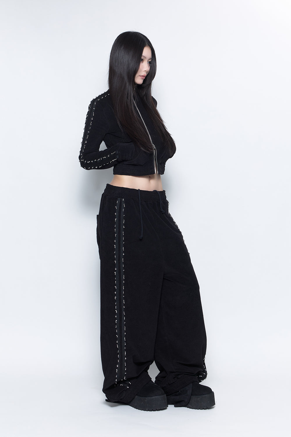 THEREDTHREAD / ザレッドスレッド】S beaded track pants