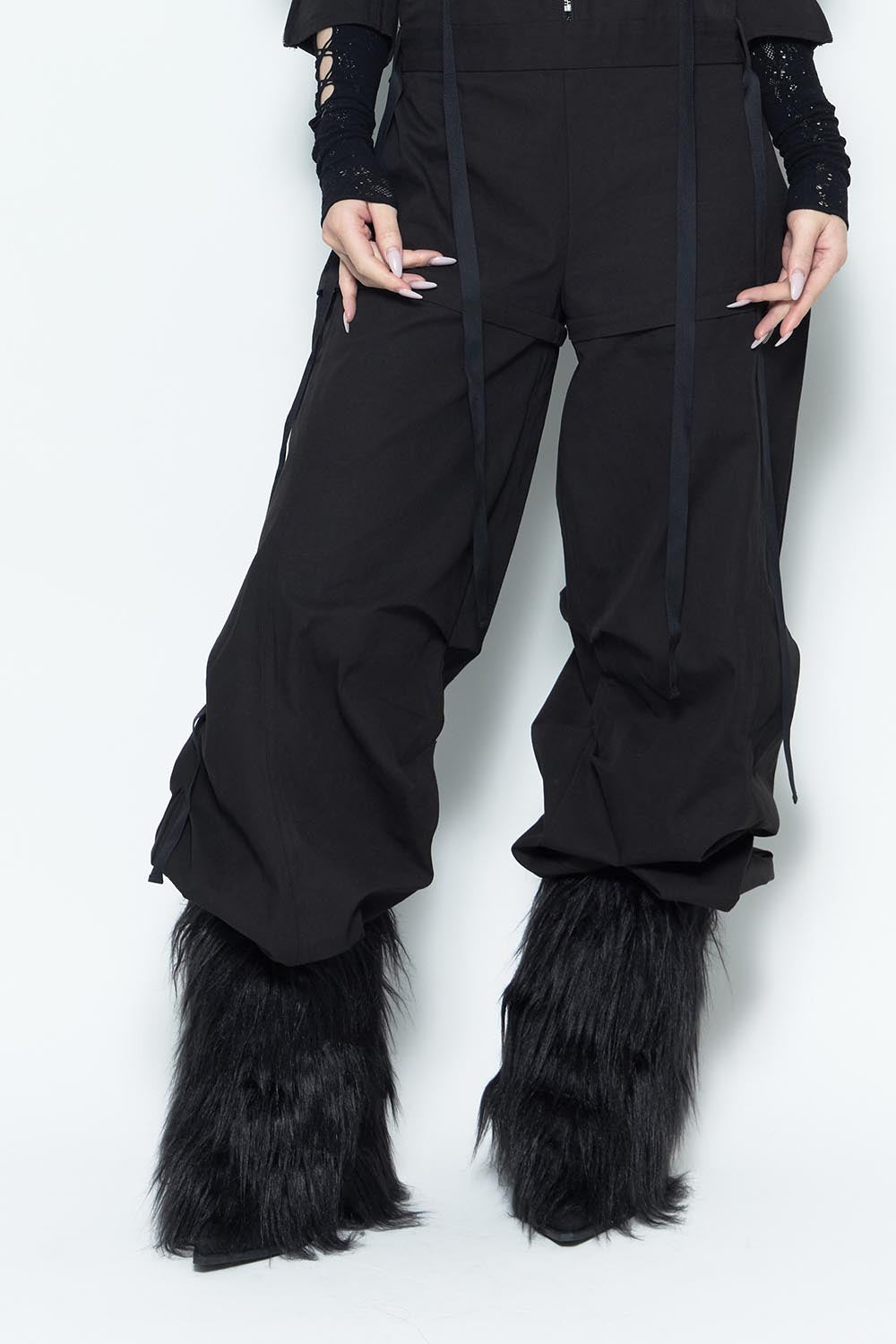 S pointed feathery boots