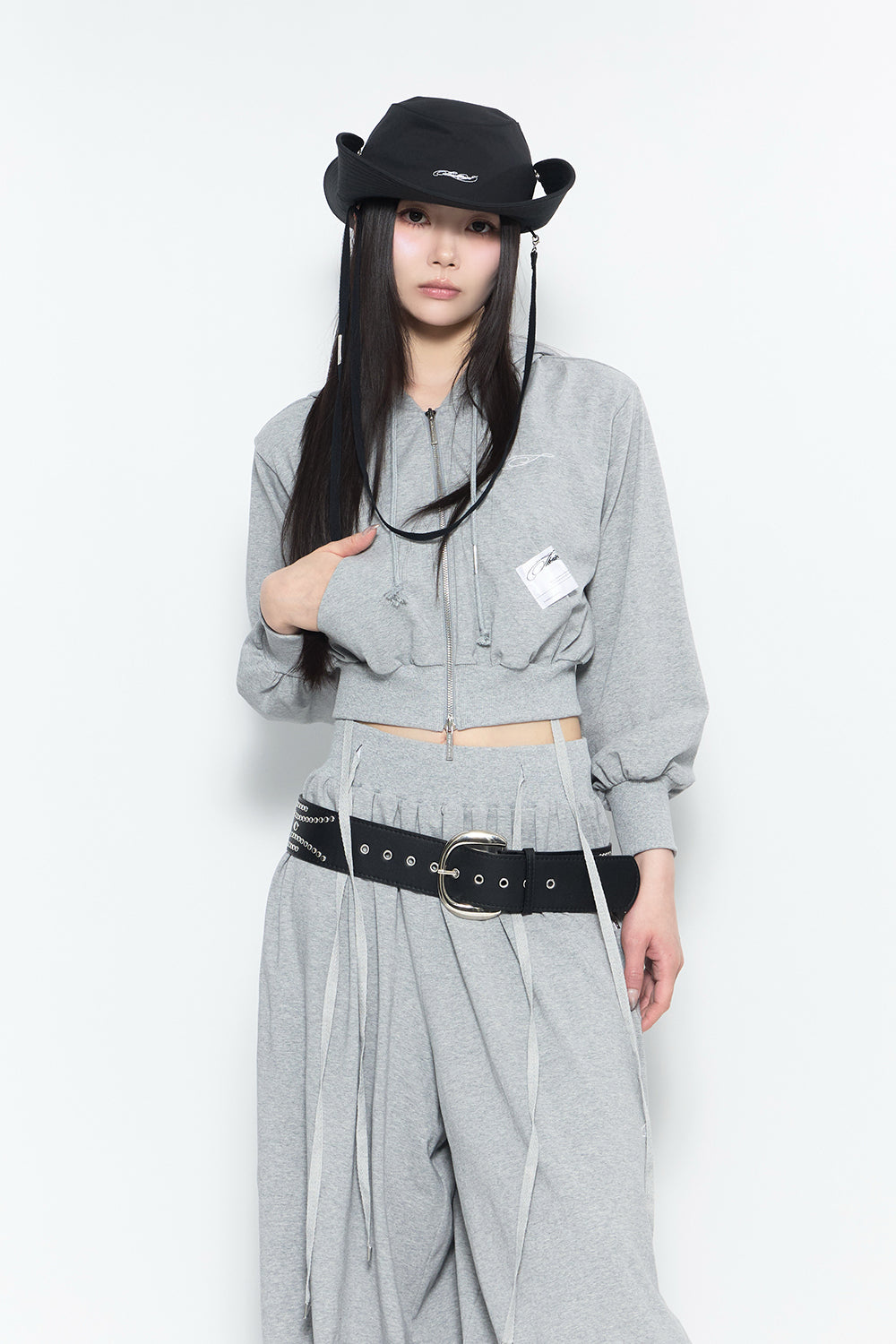 THEREDTHREAD / ザレッドスレッド】emblem cropped hoodie