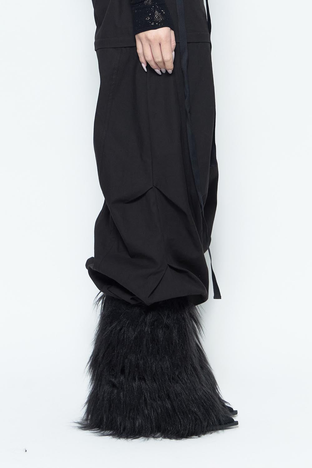 S pointed feathery boots