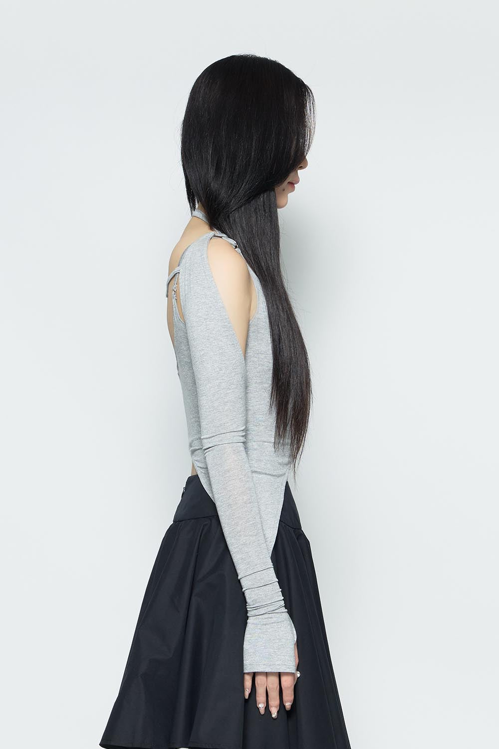 THEREDTHREAD / ザレッドスレッド】S asymmetric halter tops