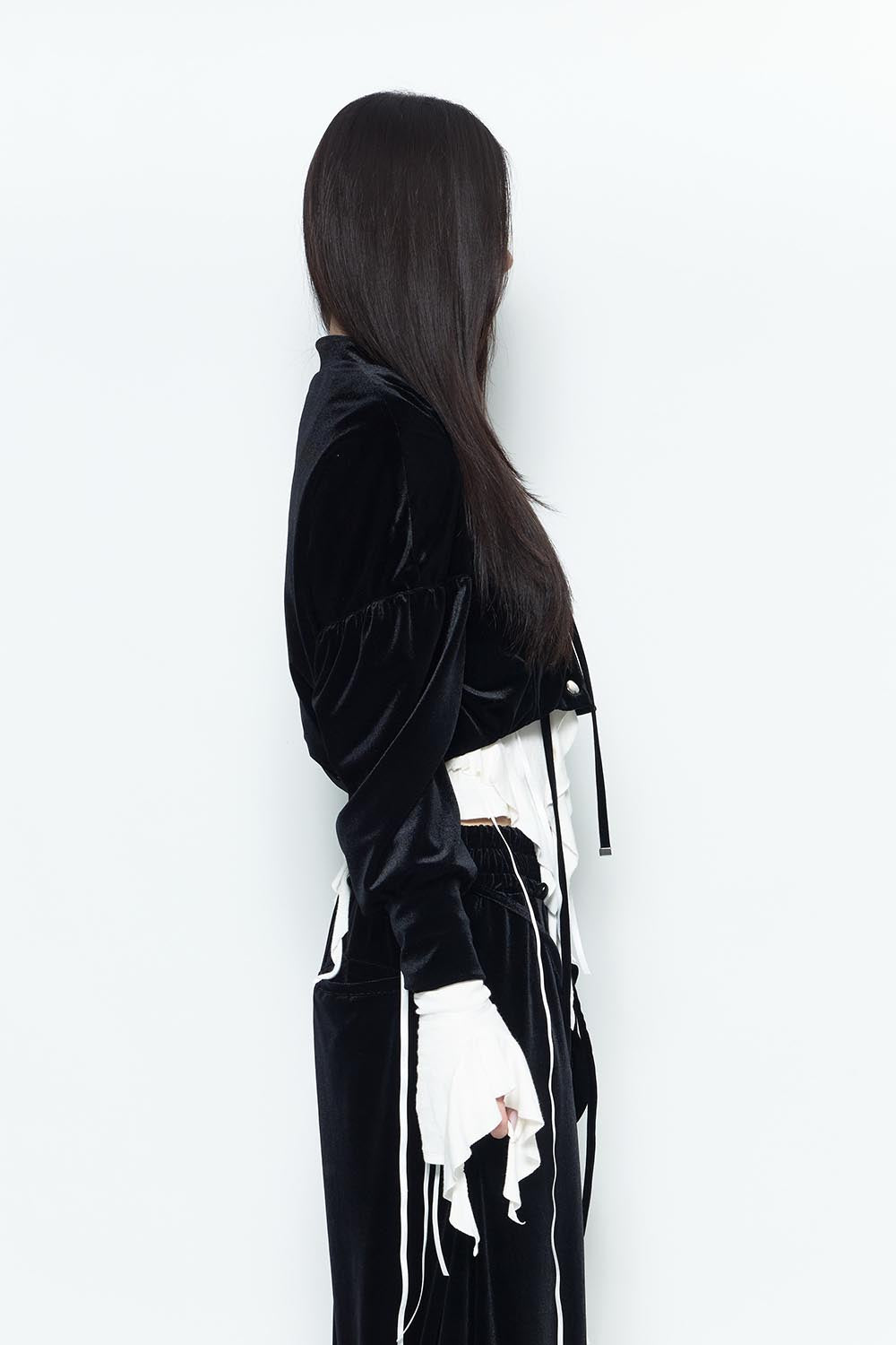 OUTER – THEREDTHREAD