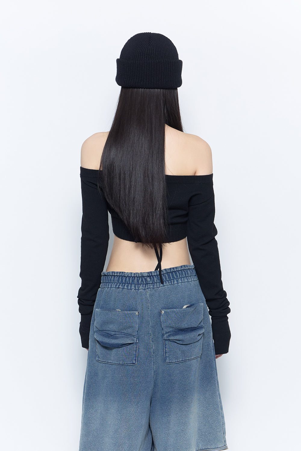 layered neck knit cropped