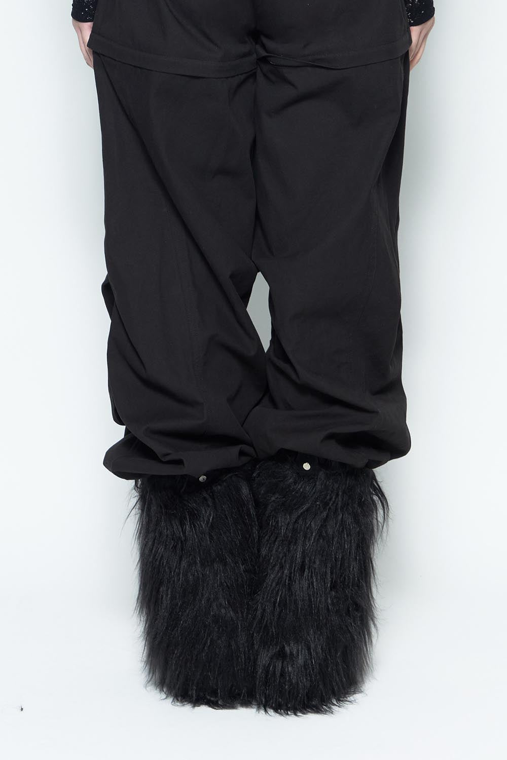 S pointed feathery boots