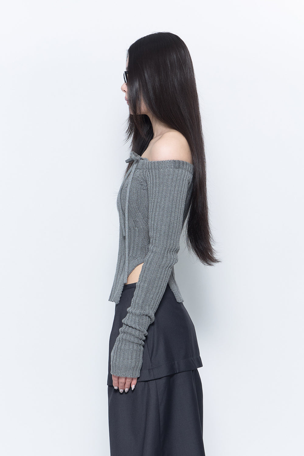 トップス slit offshoulder knit theredthread THEREDTHREAD / ザレッドスレッド】slit offshoulder knit