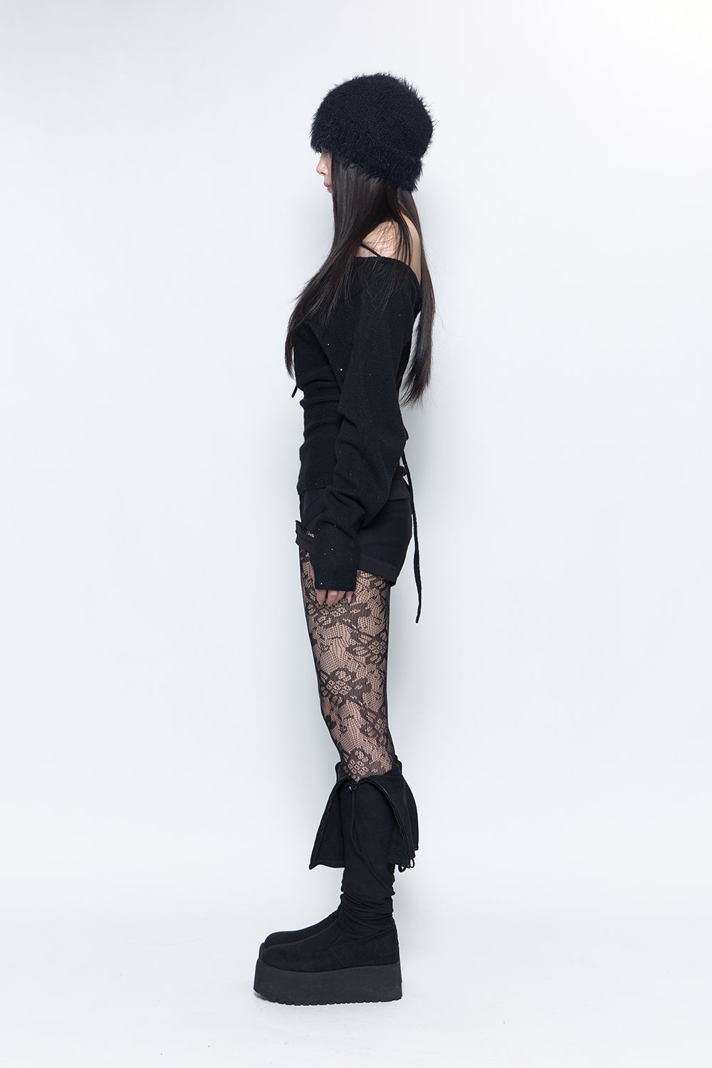 THEREDTHREAD / ザレッドスレッド】S v-cut mini shorts