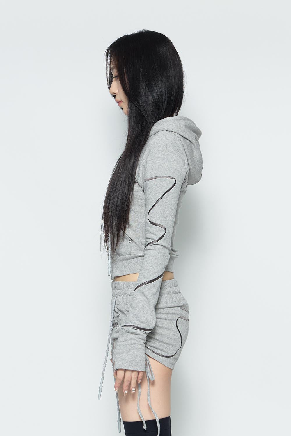 トップス theredthread S embroidery ribbon hoodie THEREDTHREAD / ザレッドスレッド】S embroidery ribbon hoodie