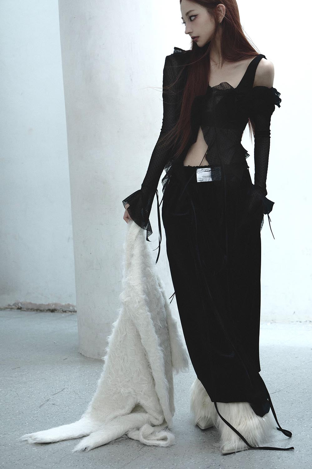 S pointed feathery boots