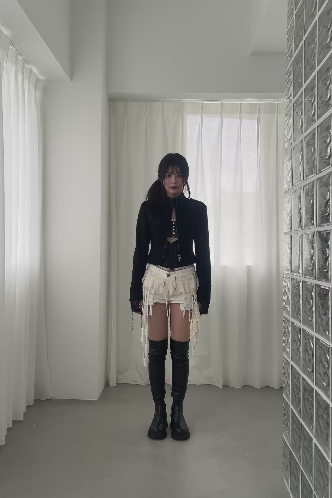 veil frill garter shorts